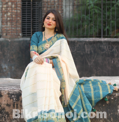 ক্রিম এবং সী গ্রিন কম্বিনেশন নরম সিল্ক শাড়ি....